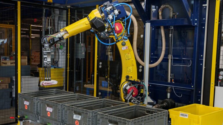 New Amazon Robot Will Replace Most Stock Pickers