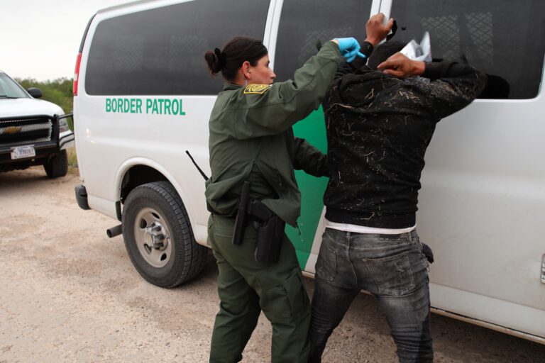 La inmigración se ha convertido en un arma política: ¿Por qué?