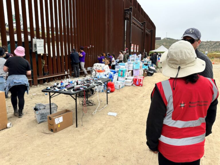 Biden anuncia la construcción del muro fronteriza y nuevas deportaciones, sin tener en cuenta los derechos humanos, las regulaciones ambientales y las promesas de su campaña