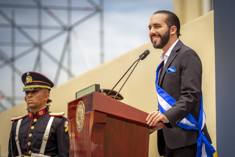 La diáspora salvadoreña y organizaciones de solidaridad de todo el mundo rechazan la presidencia de Bukele en El Salvador por “ilegítima”