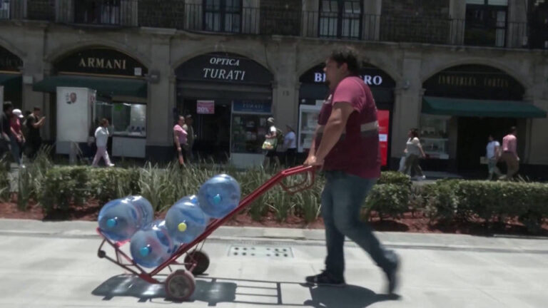 México enfrenta escasez de agua al tiempo que otra ola de calor azota el país