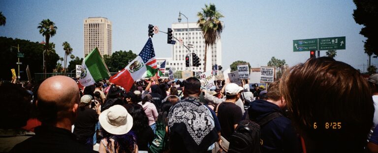 Los Ángeles: Frente a la amenaza de la dictadura