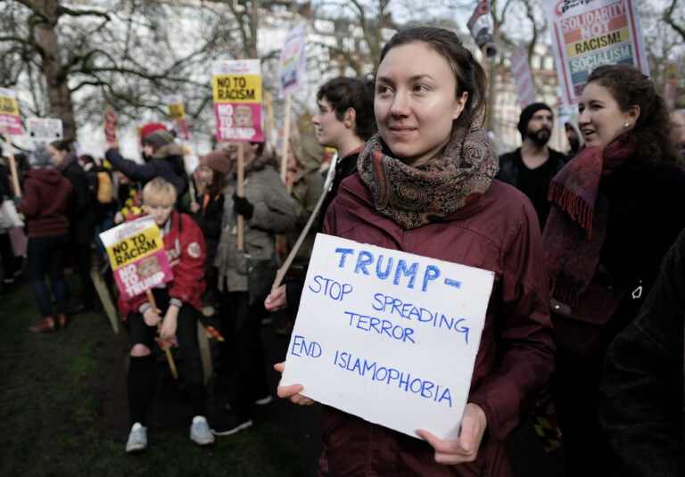 Entra en vigor la resucitada prohibición de viajar de Trump