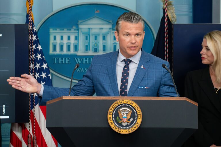 “Profundamente anti estadounidense”: Trump ordena a los generales que utilicen las ciudades estadounidenses como “campos de entrenamiento” militares.