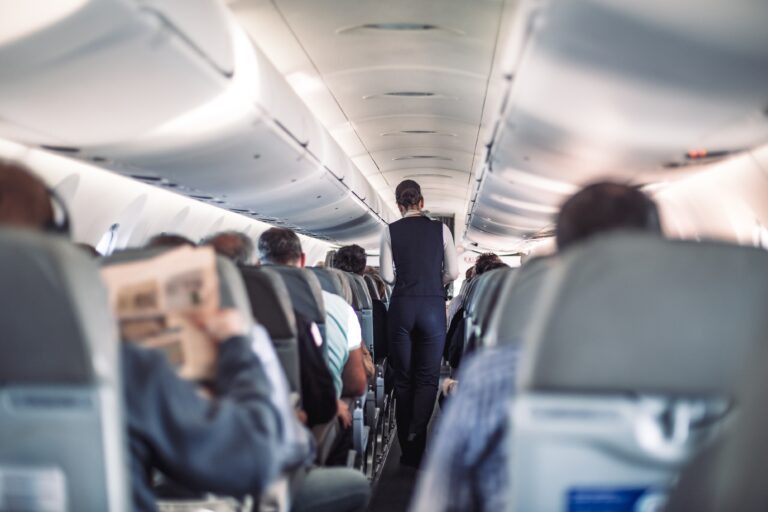 La campaña de deportaciones de Trump continúa con la colaboración entre la TSA y el ICE y la iniciativa para revocar el estatus legal de los inmigrantes.