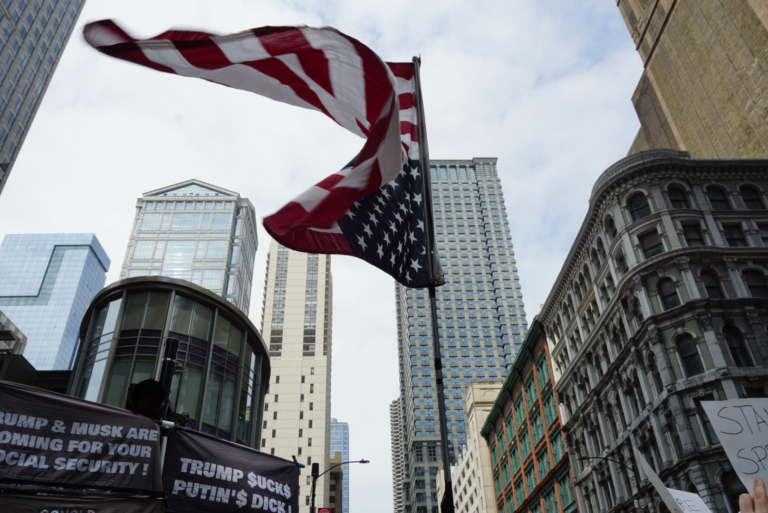 “Lleno de mentiras”: la Casa Blanca de Trump publica una versión falsa de la historia del 6 de enero.