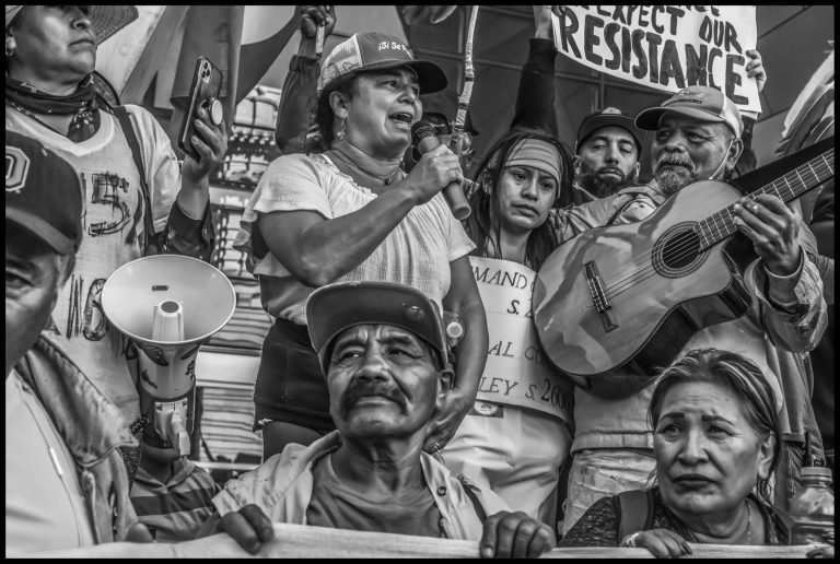 Los anti-sindicalistas usan a ICE para intimidar a los trabajadores de la industria vinícola