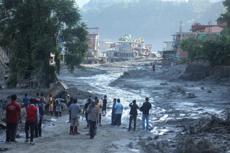 “Declaren una emergencia climática mundial”: El número de muertos por las inundaciones en Nepal y el Tíbet supera los 1,000.